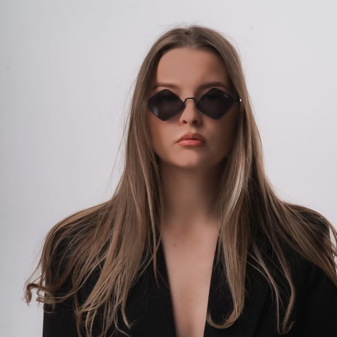 Ochelari de soare Vivian Black la preț redus